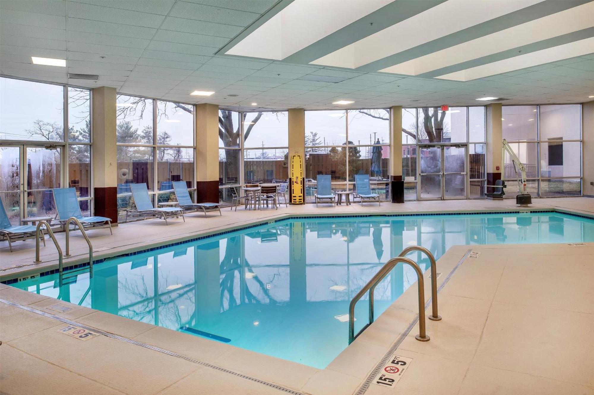 Embassy Suites By Hilton St Louis Airport Bridgeton Zewnętrze zdjęcie